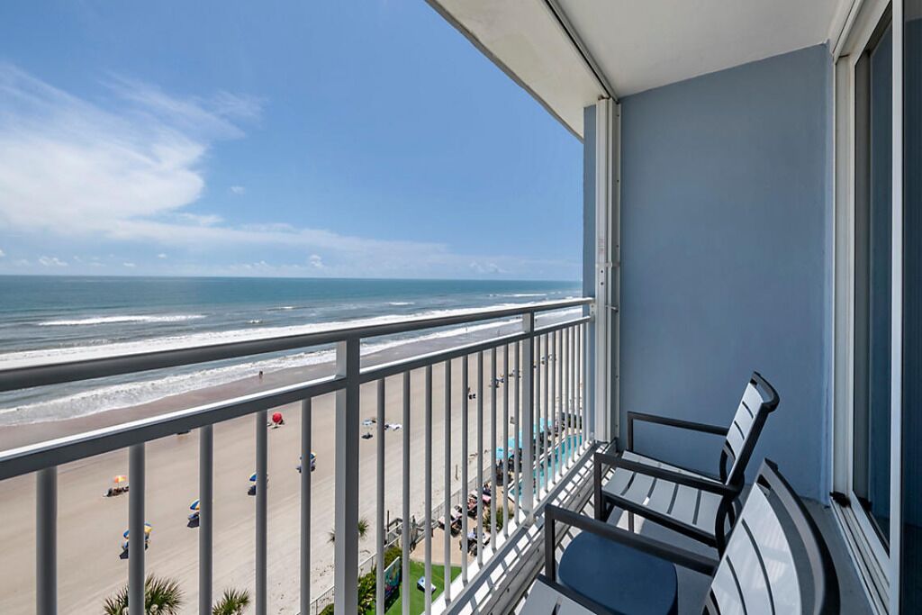 2 Bedroom/1 Bath Oceanfront Condo at Daytona Beach Seabreeze!!