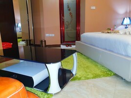 In-room safe, desk, laptop workspace, free WiFi