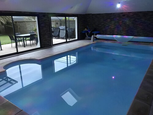 Spacieuse Villa 4 Avec Piscine Intérieure