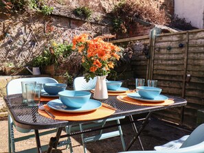Outdoor dining - Navigators Rest (Whitby)