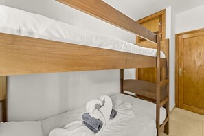 2 quartos, Wi-Fi de cortesia, roupa de cama