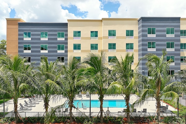 Outdoor pool, open 8:00 AM to 9:00 PM, pool umbrellas, sun loungers