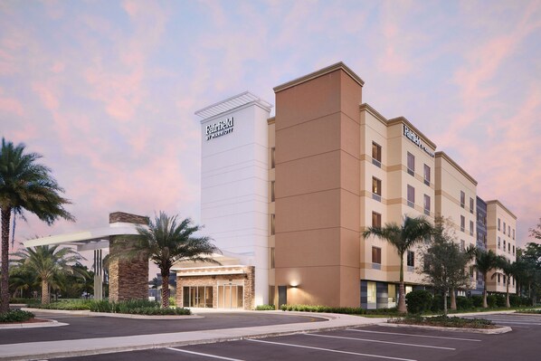 Exterior - Fairfield Inn & Suites by Marriott Fort Lauderdale Northwest (Tamarac)