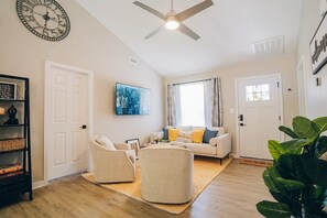 Fernseher, Videospielkonsole, Bücher