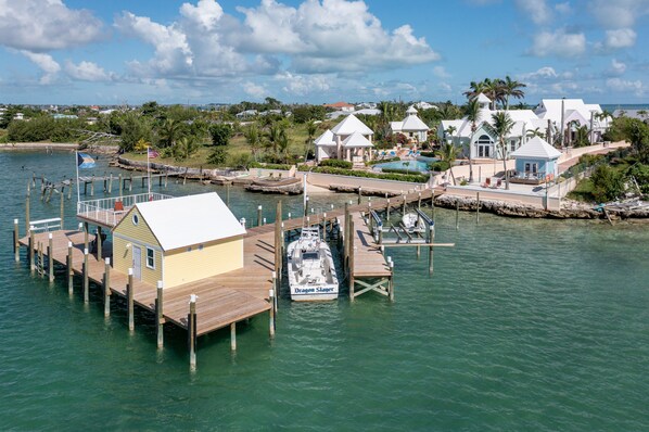 Marina - Gate House; a Private Villa within a Luxurious Estate near world-class fishing (Marsh Harbour)