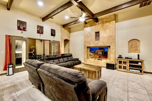 Smart TV, fireplace