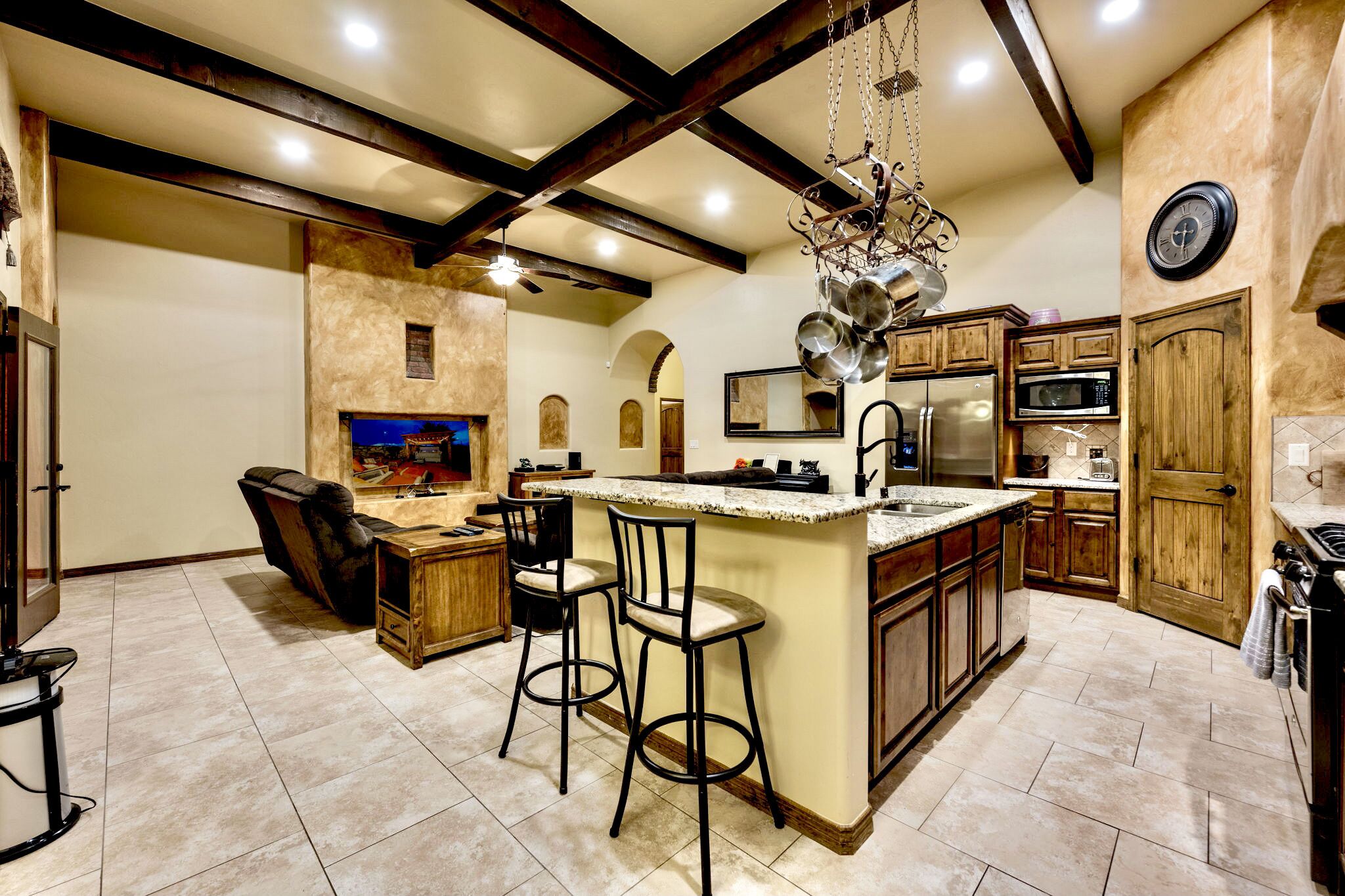 Geladeira, micro-ondas, fogão, cooktop