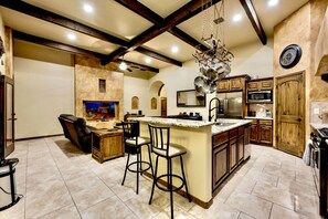 雪櫃、微波爐、焗爐、爐具