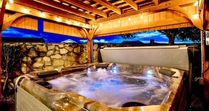 Tuscan Villa Outdoor Living, Jacuzzi & Gym