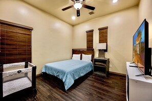 3 間睡房、書桌、可攜式嬰兒床、免費 Wi-Fi