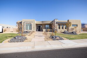 独立别墅, 多张床 (The Resplendent Artist) | 外观