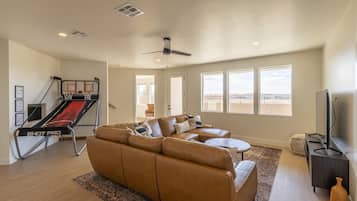 House, Multiple Beds (Desert Retreat) | Living area