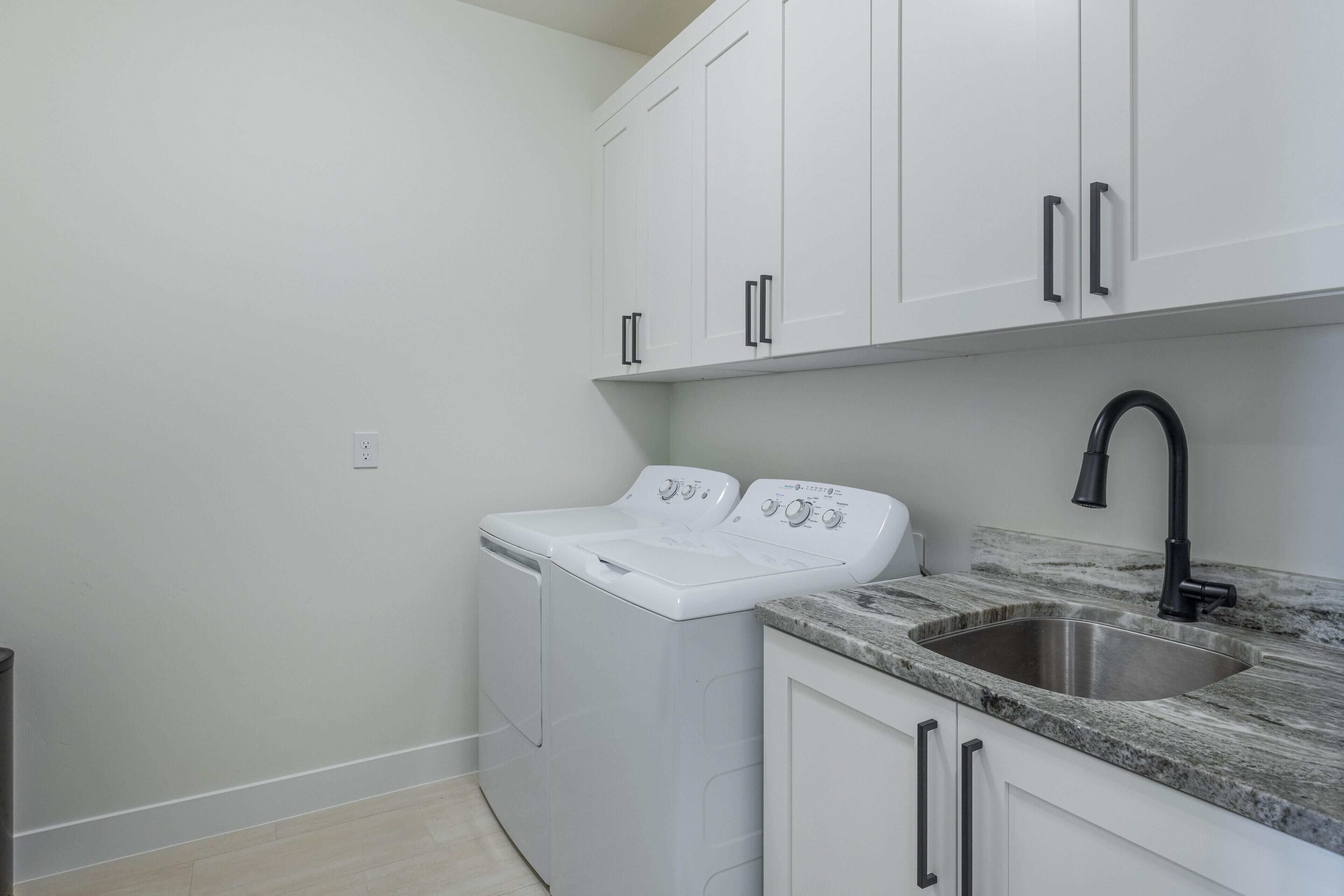 House, Multiple Beds (Desert Retreat) | Interior