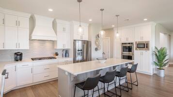 House, Multiple Beds (Around The World At The Ledges) | Private kitchen