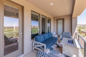 House, Multiple Beds (Around The World At The Ledges) | Outdoor dining