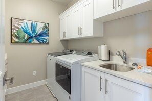House, Multiple Beds (Around The World At The Ledges) | Private kitchen - Around The World At The Ledges (St. George)
