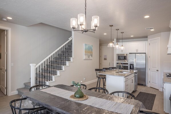 Townhome, Multiple Beds (Poolside Plunge) | Dining