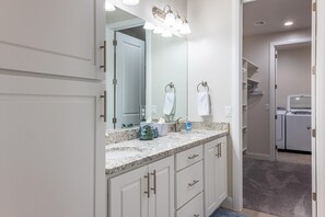 Townhome, Multiple Beds (Poolside Plunge) | Bathroom