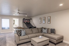 Townhome, Multiple Beds (Poolside Plunge) | Living area