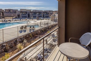 Maison en rangée, Plusieurs lits (Poolside Plunge) | Terrasse/patio