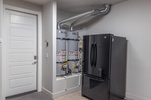 House, Multiple Beds (Pool ParTee Paradise) | Interior