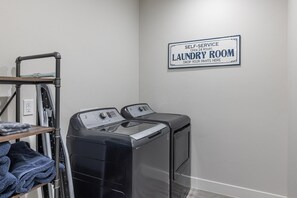 Casa, varias camas (Pool ParTee Paradise) | Interior