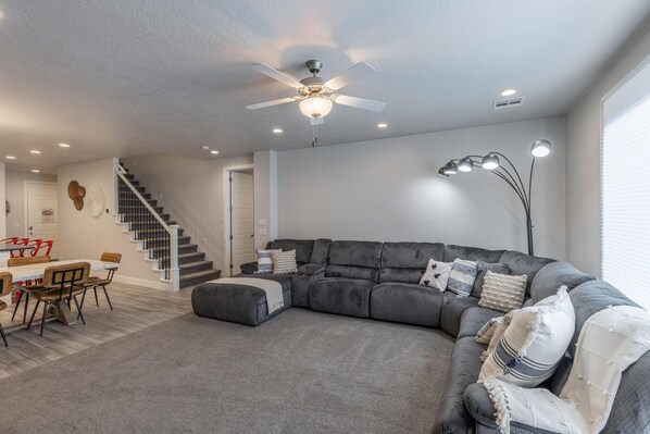 House, Multiple Beds (Pool ParTee Paradise) | Living area