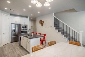 Maison, plusieurs lits (Pool ParTee Paradise) | Cuisine privée