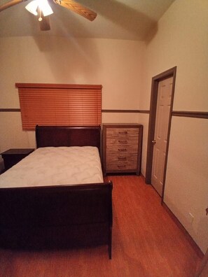 3 chambres, fer et planche à repasser, Wi-Fi gratuit, draps fournis