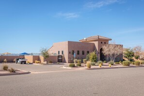 المنشأة من الخارج