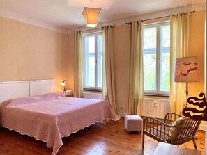 3 quartos, escrivaninha, berço de viagem, Wi-Fi de cortesia