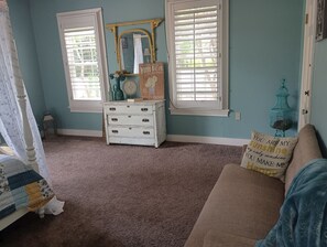 Living area - Charming 1940s Home (Jefferson)
