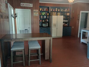 Dining - Charming 1940s Home (Jefferson)