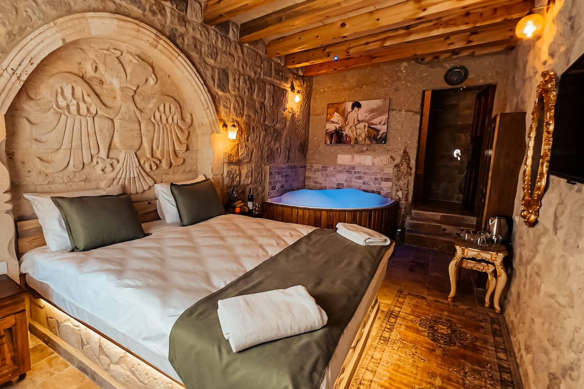 Comfort Room | 1 bedroom, premium bedding, in-room safe, individually decorated