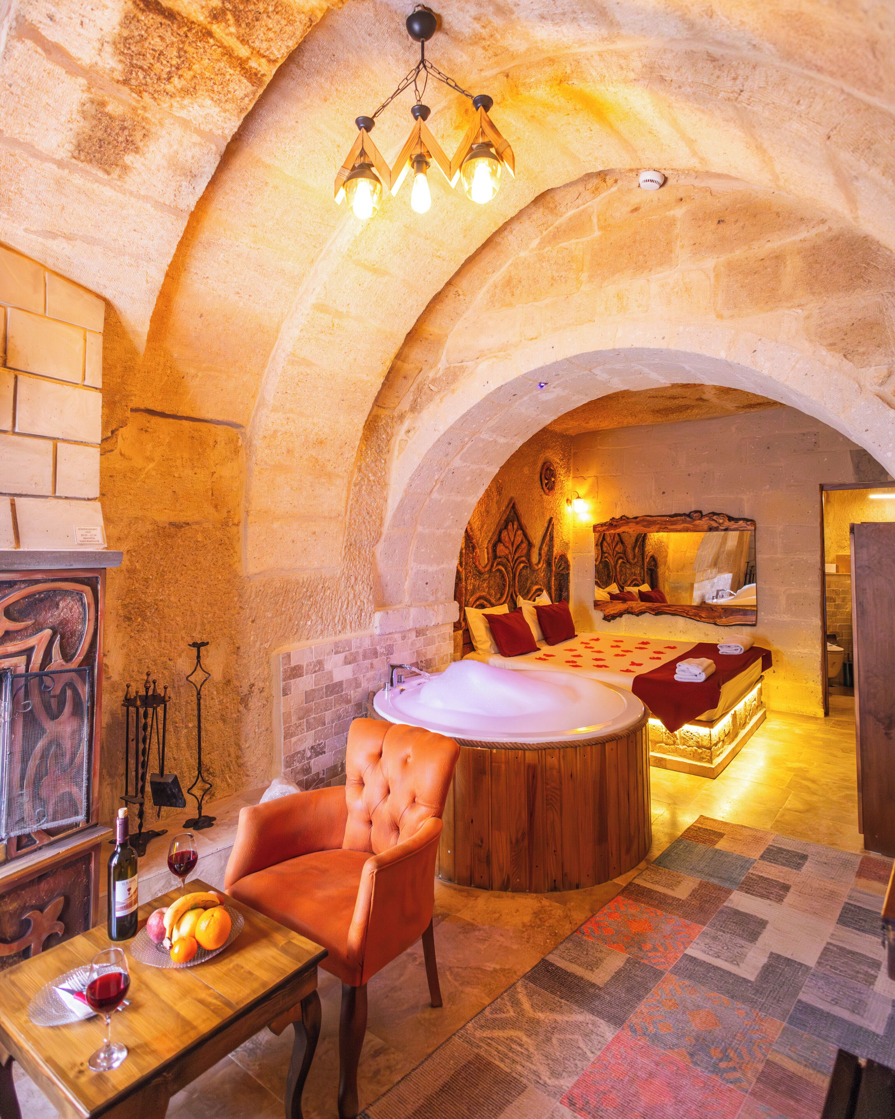 Luxury Suite | Premium bedding, in-room safe, individually decorated