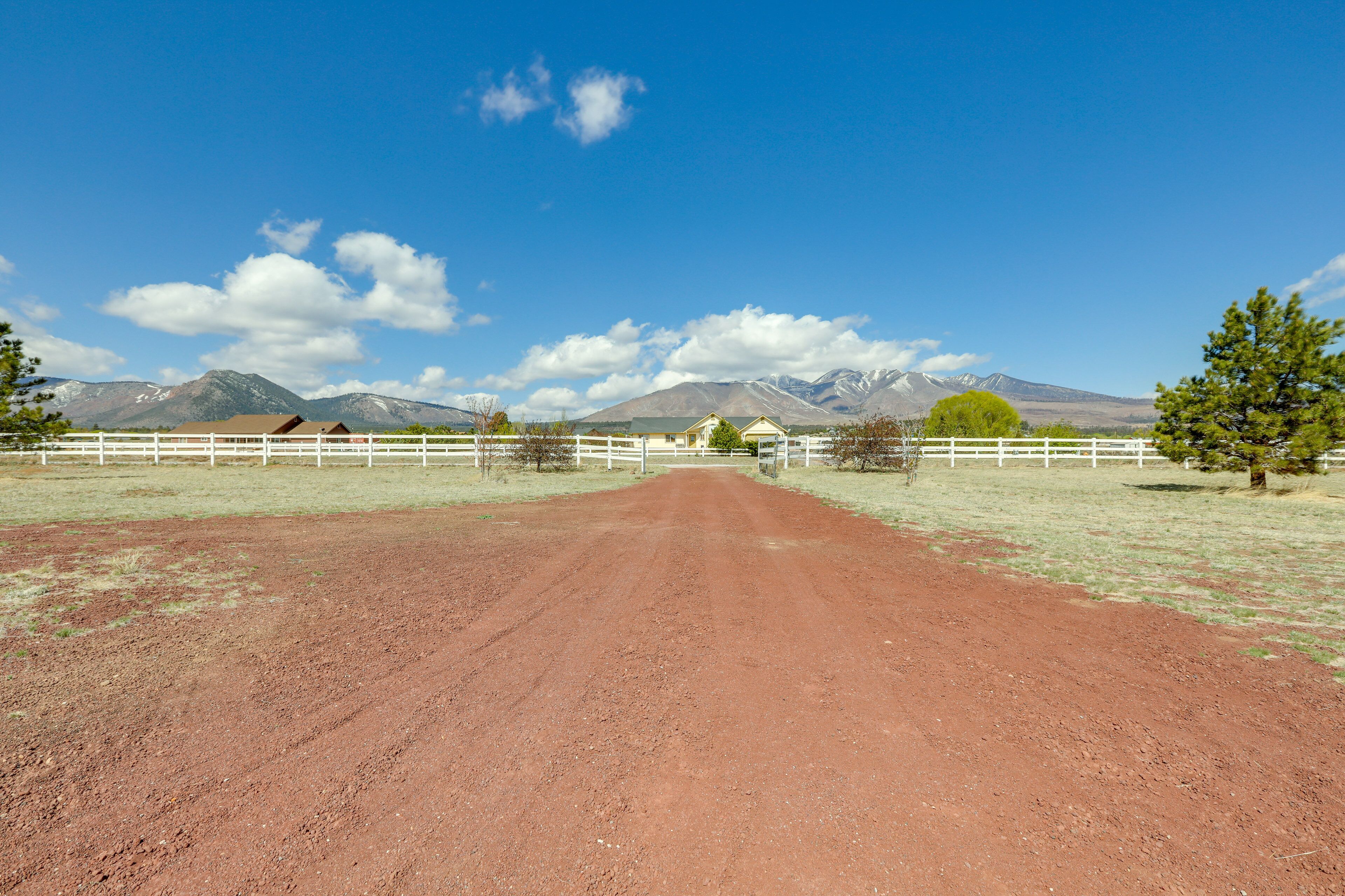 Flagstaff Vacation Rental w/ Yard & Hot Tub
