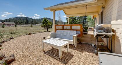 Flagstaff Home w/ Hot Tub & Mountain Views