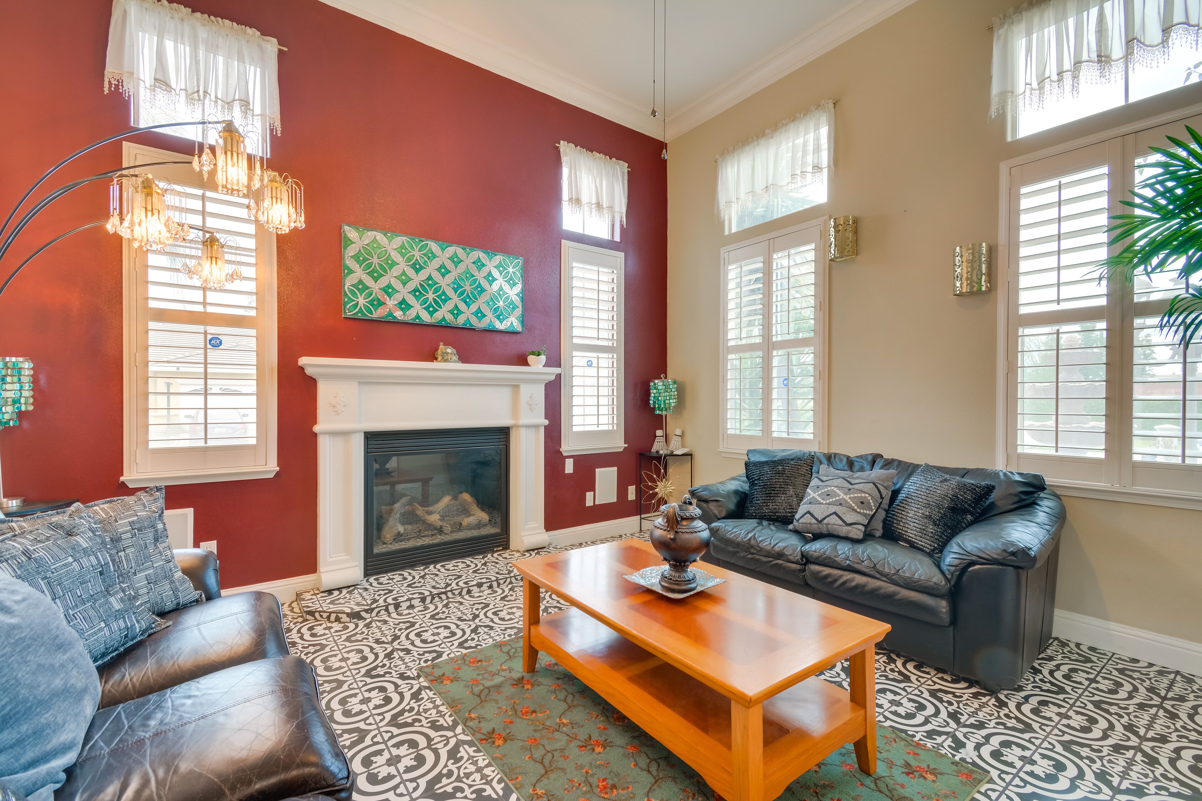 Luxe Atwater Home w/ Patio: 10 Mi to Yosemite Lake