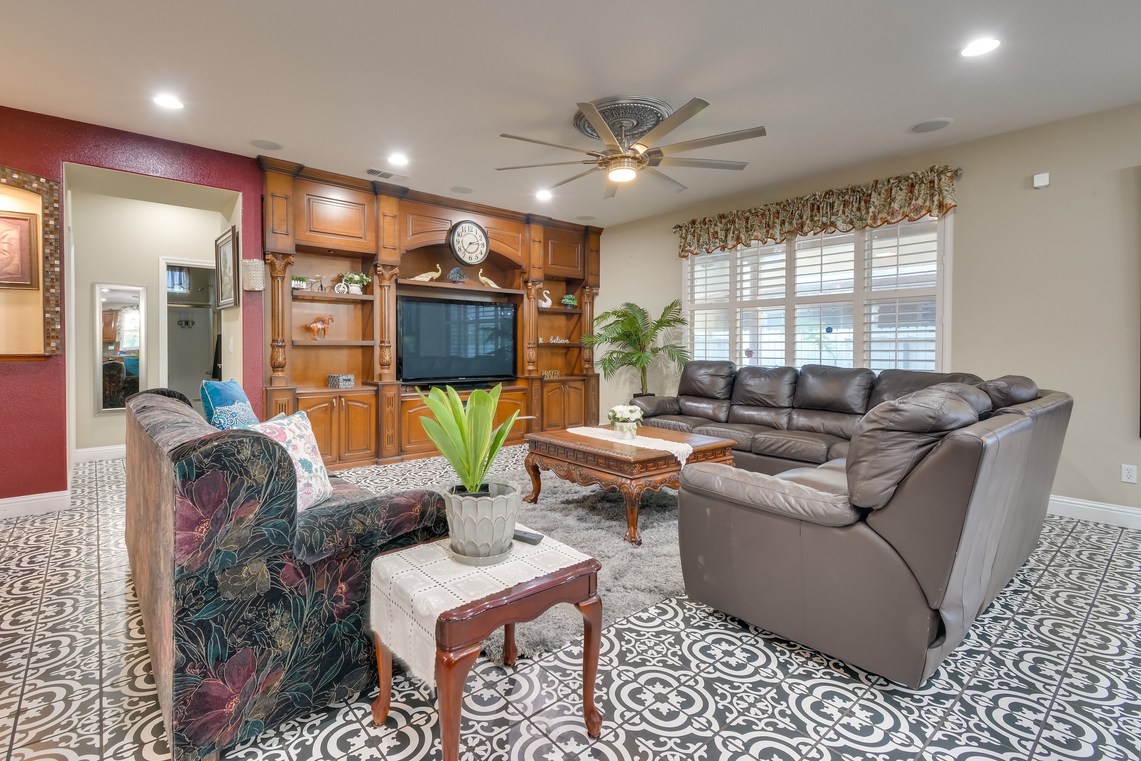 Luxe Atwater Home w/ Patio: 10 Mi to Yosemite Lake