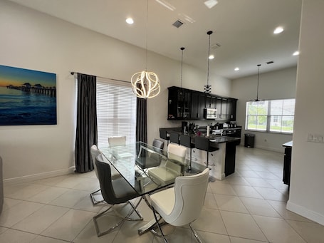 Dining. Experience your Dream Vacation Home