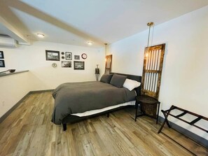 1 dormitorio, tabla de planchar con plancha, wifi y ropa de cama