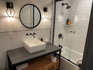 Een douche, een haardroger