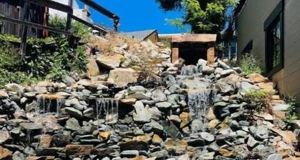 Empire Suite - Industrial modern apt in town