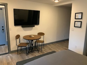 1 dormitorio, tabla de planchar con plancha, wifi gratis y ropa de cama