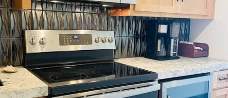 Coffee/tea maker, fridge, microwave, oven