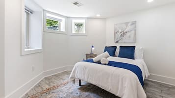 3 bedrooms, iron/ironing board, WiFi, bed sheets