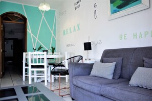 Familjelägenhet | Sängtillbehör av högsta kvalitet, duntäcken, skrivbord och ljudisolering