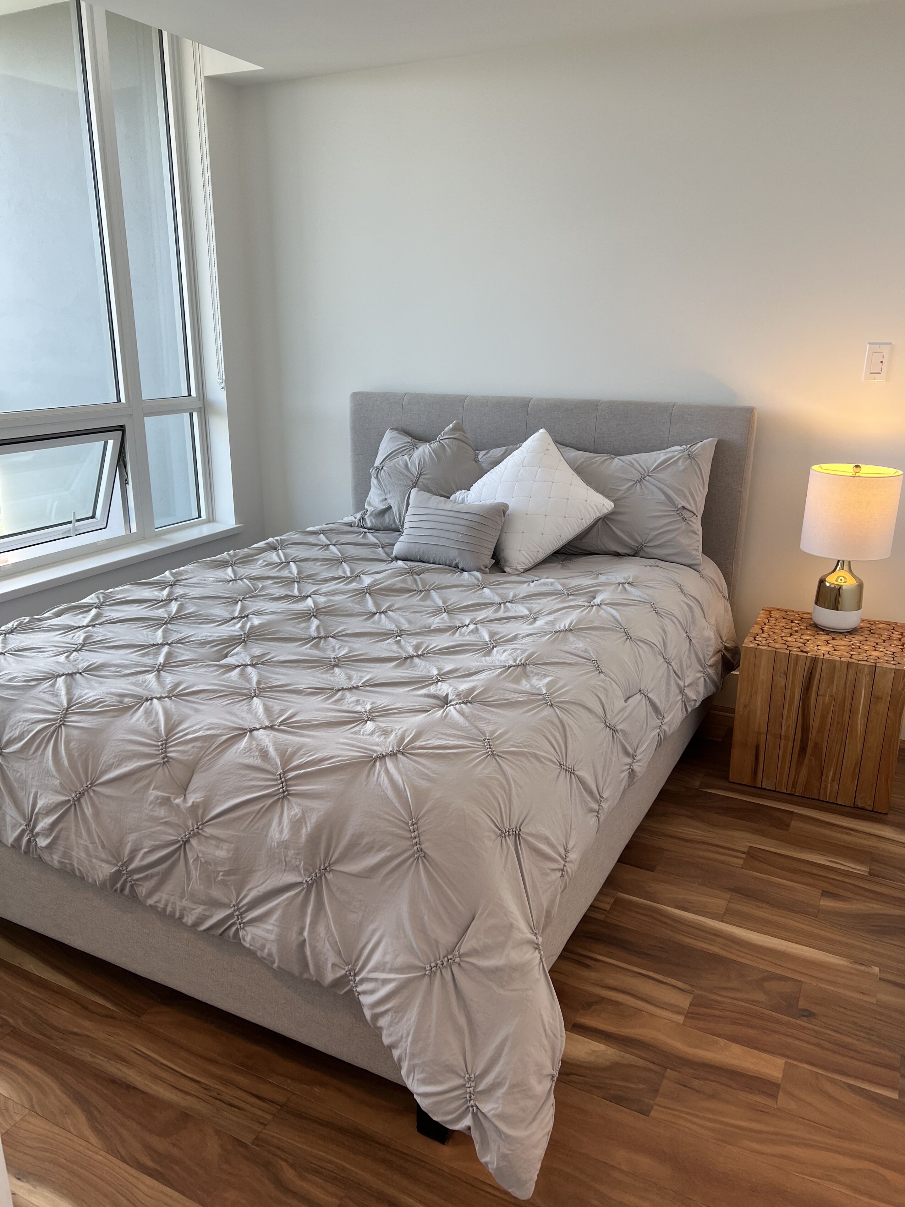 Resort Style Luxury North Van Condo With Pool & Fascinating Views