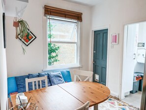 Dining - 3BR Flat Fully Equipped, Garden Office & Close to Wimbledon (London)