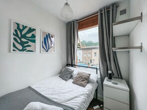 3 bedrooms, desk, iron/ironing board, WiFi